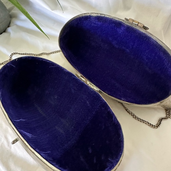 Vintage Silver Chrome Hard Case Barrel Purse w/ Chain Strap Clutch Basket Weave - Picture 5 of 6